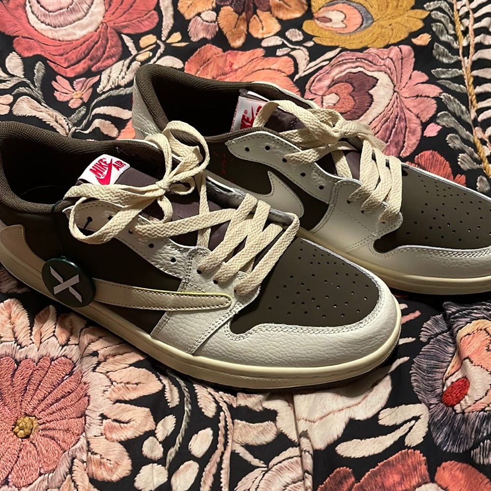 TRAVIS SCOTT REVERSE MOCHA’S